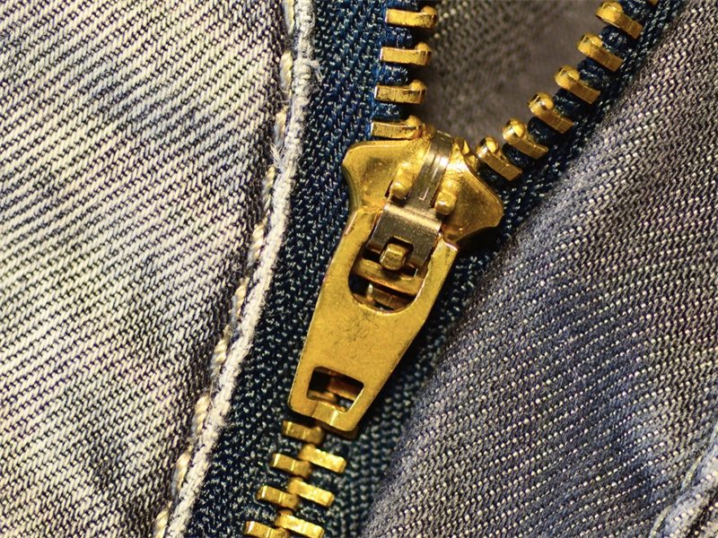 How to use a zipper to improve the overall design style? HVV Zipper