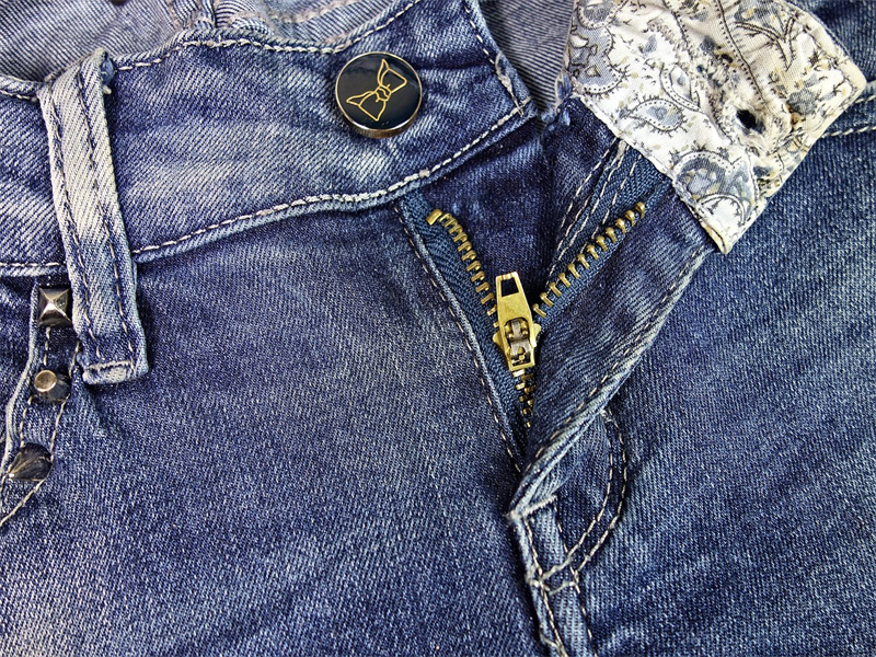 What Are the Popular Elements of Zipper Clothing? HVV Zipper Co., Ltd.